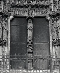 Beau-Christ-Figur am Trumeau des Südportals, ca. 1145-50